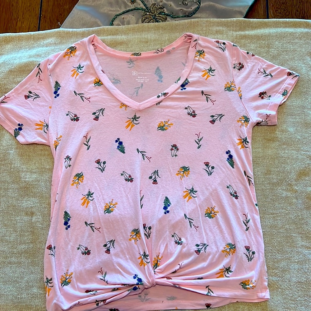 Pink Flowery Shirt With Knot